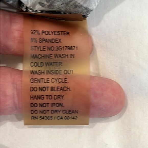 Peter Nygard Black White Abstract V Neck Stretch Top 3/4 Sleeve Medium EUC - Picture 7 of 10